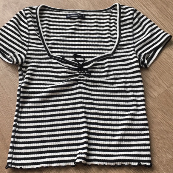 Abercrombie Black and white striped crop top - Picture 2 of 4